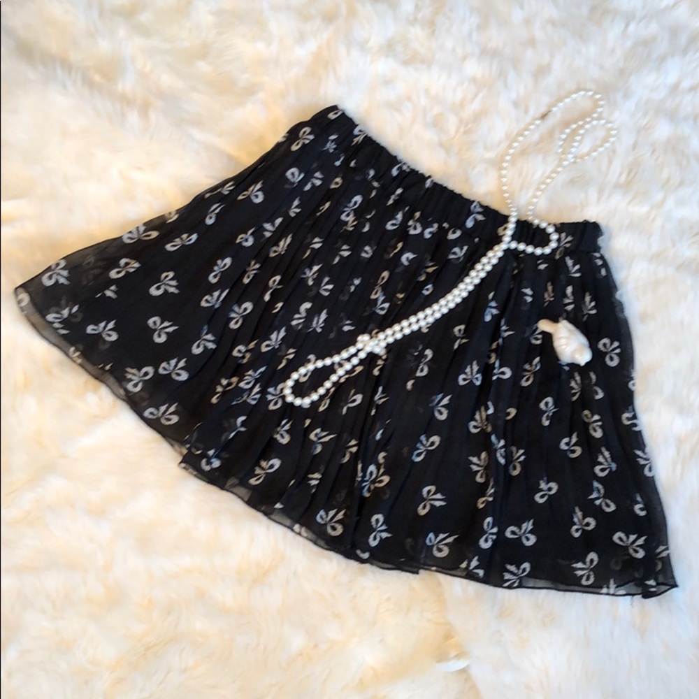 Forever 21 Black and white bow mini skirt. Small
